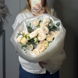 Букет кремовых кустовых роз  - Мастерская флористики и декора "Цветной бульвар" - Екатеринбург